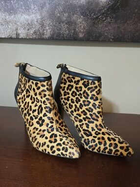 Adrienne Vittadini Leopard Print Stiletto Heel Ankle Booties Size 9